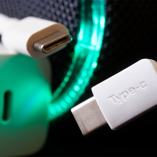 SurgeSwitch ®テクノロジーによる48V USB Power Delivery向けVBUS保護機能の強化